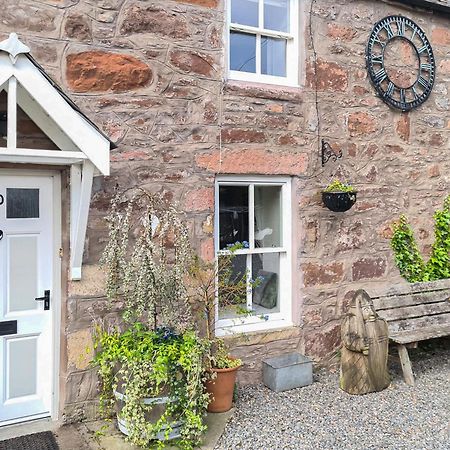 Villa Alexander Courtyard Inverness Exterior foto