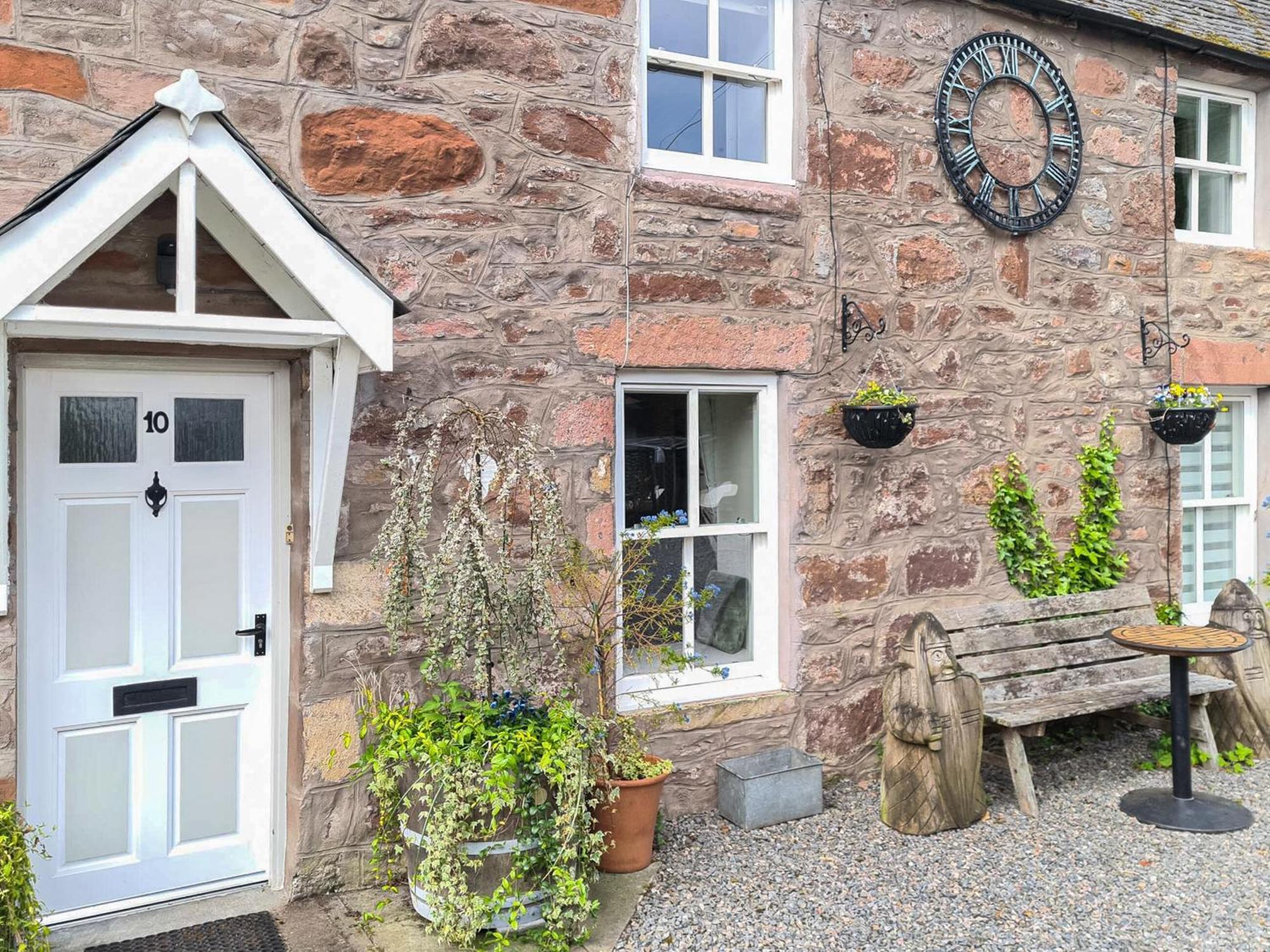 Villa Alexander Courtyard Inverness Exterior foto